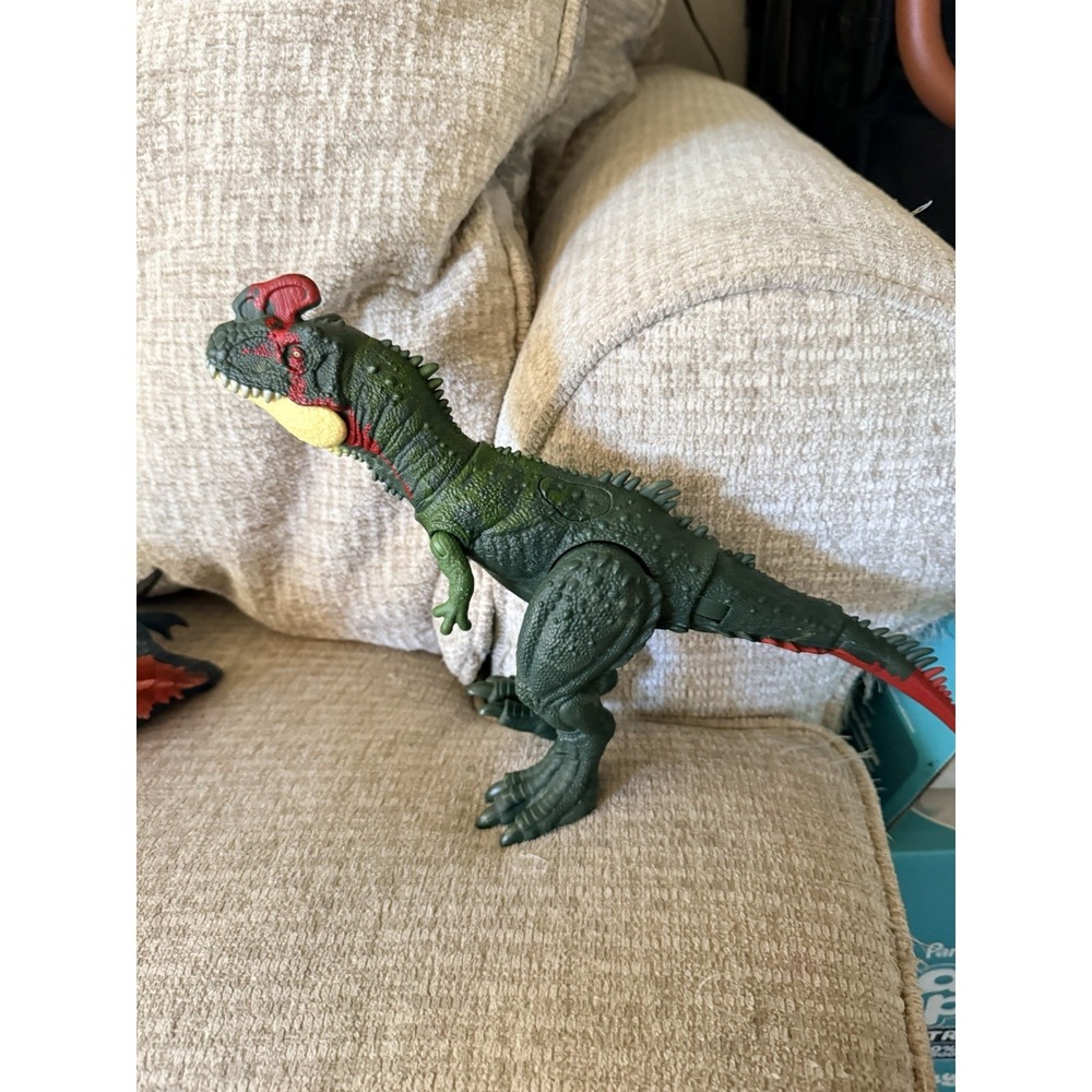 Jurassic World Sinotyrannus Dino Trackers Gigantic Mattel 2022 with capture gear